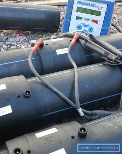 Montáž elektrofúzních tvarovek z polyethylenu. Montáž elektrofúzních tvarovek z polyethylenu.