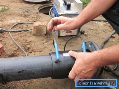 Montáž polyetylénových trubek pomocí elektrických armatur