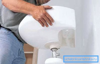 Instalace skořápek na nohu tulipánu (podstavec) Instalace skořápek na nohu tulipánu (podstavec)