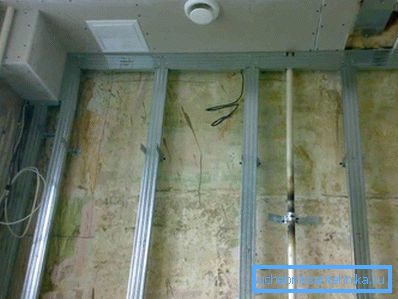 Instalace potrubí do falešné stěny Instalace potrubí do falešné stěny