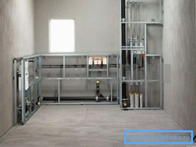 Můžete vytvořit rám a skrýt všechny komunikace, ale je důležité nechat poklopy na správných místech. Můžete vytvořit rám a skrýt všechny komunikace, ale je důležité nechat poklopy na správných místech.