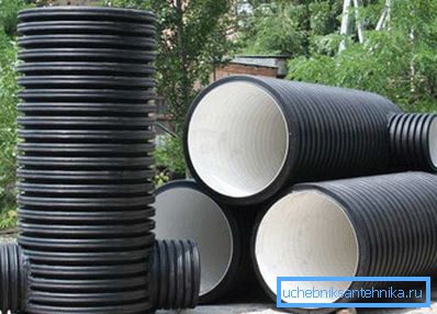 Na foto - vlnitých polyethylenových jamkách. Mohou usnout na dříve odstraněnou půdu. Na foto - vlnitých polyethylenových jamkách. Mohou usnout na dříve odstraněnou půdu.
