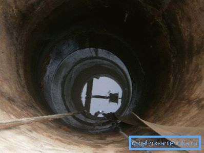 Na fotosnímkovém dolu s ponořeným čerpadlem Na fotosnímkovém dolu s ponořeným čerpadlem