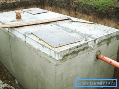 Na foto - betonážní nádrži
