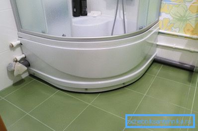 Na fotografii: nejčastěji vzniká problém ve spodní části kabiny, kde je spousta kloubů a pohyblivých částí.