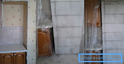 Na fotografii byla část stavby nejprve zúžena co nejvíce a poté obnovena. Na fotografii byla část stavby nejprve zúžena co nejvíce a poté obnovena.