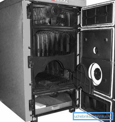 Ve fototelefonním kotli s litinovým ohněm Ve fototelefonním kotli s litinovým ohněm