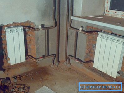 Na fotografii - nejpravděpodobnější schéma zapojení radiátorů.