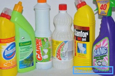 Na fotografii: populární čisticí chemikálie pro trubky. Na fotografii: populární čisticí chemikálie pro trubky.