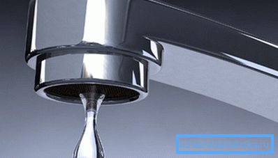 Na fotografii: neustále kapající voda vede k zbytečným nákladům a působí na nervy všude kolem