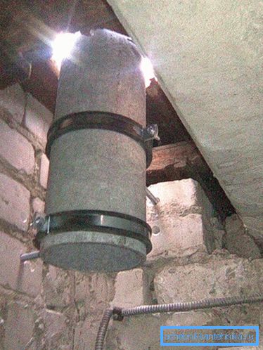 Na fotografii - zvolte správný průměr trubek pro ventilační kanály.