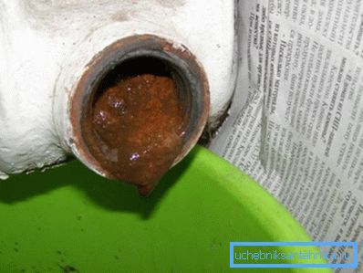 Při fotografickém spláchnutí baterie Při fotografickém spláchnutí baterie