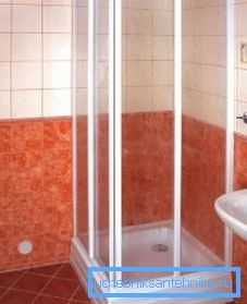 Na fotografii: závěsy jsou obvykle vyráběny pro konkrétní velikost konstrukce, nejoblíbenější jsou 80 80 a 90 90