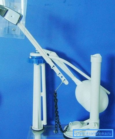 Na fotografii je zobrazen tradiční spouštěcí mechanismus s plovákem na kolejnici. Na fotografii je zobrazen tradiční spouštěcí mechanismus s plovákem na kolejnici.