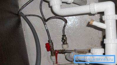 V uzavíracím ventilu umožňují instalaci bez vypnutí celého napájecího systému. V uzavíracím ventilu umožňují instalaci bez vypnutí celého napájecího systému.