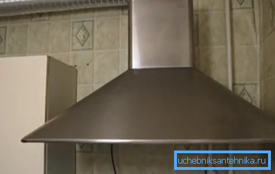 V kuchyni je lepší upřednostňovat kov. V kuchyni je lepší upřednostňovat kov.