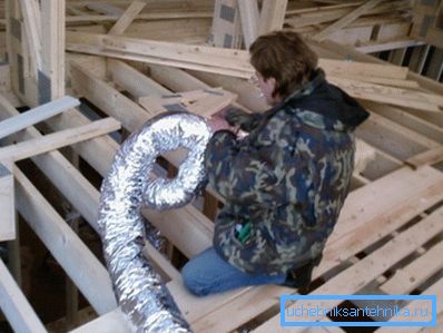 Na základě získaných údajů se položí potrubní systém a ventilátory jsou připojeny. Na základě získaných údajů se položí potrubní systém a ventilátory jsou připojeny.