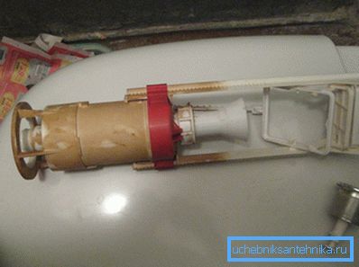 Náraz rzi může způsobit zadržení pohyblivých částí. Náraz rzi může způsobit zadržení pohyblivých částí.
