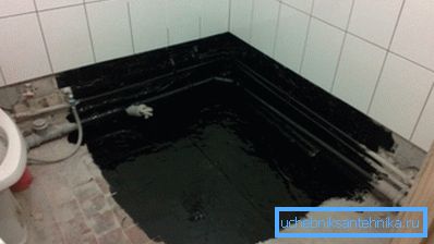 Použití tmelu.