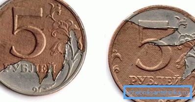 Zlomená obalová vrstva na 5-rublové minci.