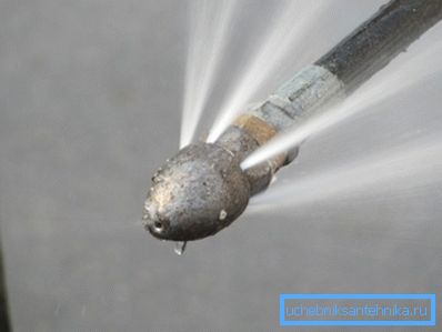 Tryska pro hydrodynamické čištění potrubí