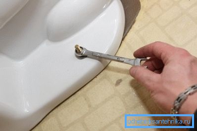 Není potřeba utažení šroubů přílišnou silou