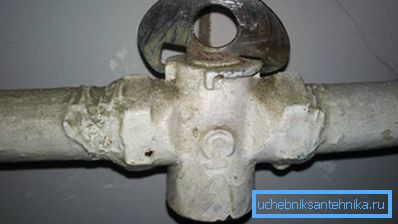 Nezapomeňte odstranit vrstvy starého navíjení a malování. Nezapomeňte odstranit vrstvy starého navíjení a malování.