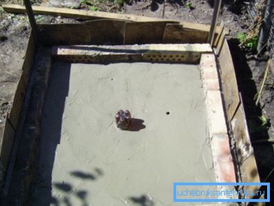 Někteří řemeslníci dávají přednost kombinovaným švestem jako plnohodnotná paleta, ale pouze z betonu, po kterém následuje obložení dřeva. Někteří řemeslníci dávají přednost kombinovaným švestem jako plnohodnotná paleta, ale pouze z betonu, po kterém následuje obložení dřeva.
