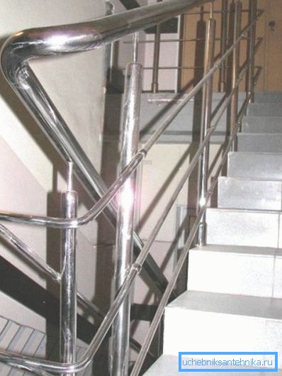 Některé odrůdy podobných výrobků vyrobených z nerezové oceli jsou ideální pro vytváření interiérových předmětů nebo jako dekorativní předměty.