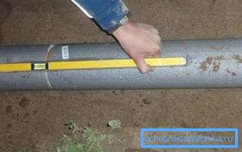 Nesprávná instalace kanalizačních trubek může způsobit zápach v koupelně. Nesprávná instalace kanalizačních trubek může způsobit zápach v koupelně.