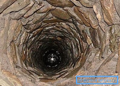 Kamenné pouzdro je zcela spolehlivé a odolné. Kamenné pouzdro je zcela spolehlivé a odolné.