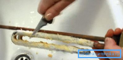 Vyčištění ohřívače pomocí nože