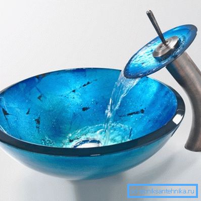 Původní design takových výrobků je někdy úžasný a umožní designu stát se hlavním prvkem místnosti.