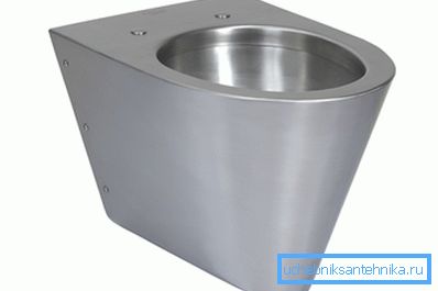 Hlavní nevýhoda kovových výrobků je v chladné místnosti, a pokud tam není toaletní sedátko, jsou docela v pohodě sedět