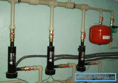 Vytápění domu elektrickou energií je účinným způsobem, jak se udržet v teple. Vytápění domu elektrickou energií je účinným způsobem, jak se udržet v teple.