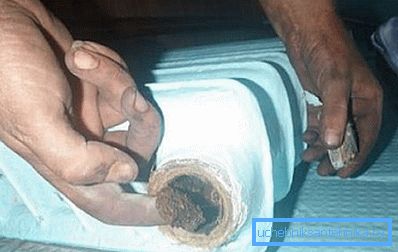 Před čištěním radiátorů s hydrodynamickou instalací je nutné je demontovat.