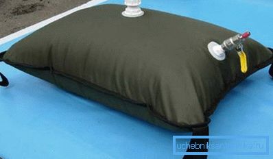 Přenosná elastická nádrž na vodu. Přenosná elastická nádrž na vodu.