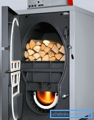 Metoda pyrolýzy spalování dřeva částečně řeší problém častých záložek, ale pouze částečně.