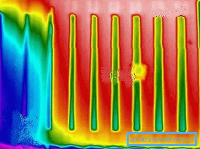 Termogram akumulátoru jasně ukazuje, že extrémní části téměř nefungují