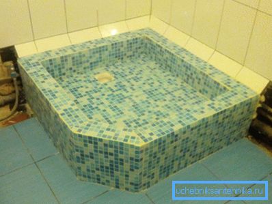 Pódium v ​​apartmánu.