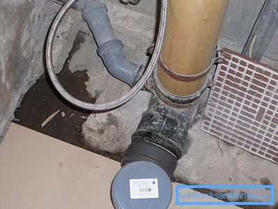 Připojení ke stoupacímu kanálu přes adaptér Připojení ke stoupacímu kanálu přes adaptér
