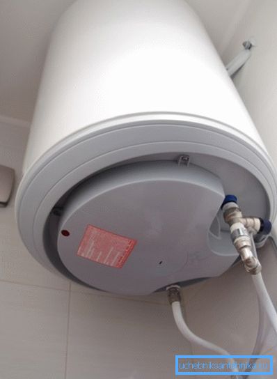 Připojení k vodnímu akumulačnímu elektrickému kotli