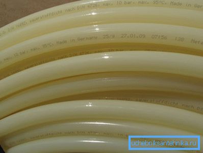 Polyetylénové trubky jsou vhodnější pro instalaci podlahového vytápění a stěn. Polyetylénové trubky jsou vhodnější pro instalaci podlahového vytápění a stěn.