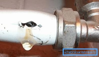 Polymerní potrubí může proudit pouze tehdy, je-li pořadí jejich instalace narušeno.