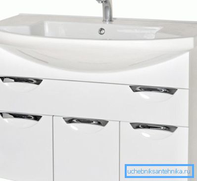 Plnohodnotný model s miskou o šířce 90 cm