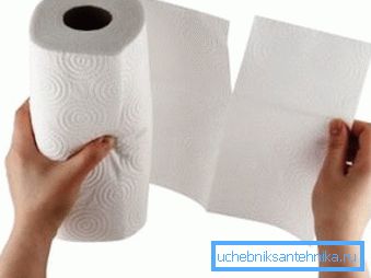 Ručník má hustší strukturu a je mnohem horší namočený.