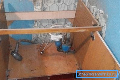 Někdy musí být konečný produkt dokončen v místě jeho instalace, aby se správně uspořádalo spojení. Někdy musí být konečný produkt dokončen v místě jeho instalace, aby se správně uspořádalo spojení.
