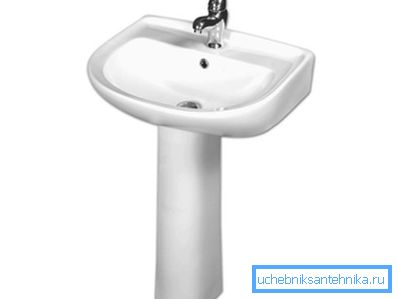 Povrch porcelánu zůstane sněhově bílý déle.