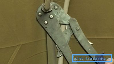 Lisovací kleště s tlakovým kloubem