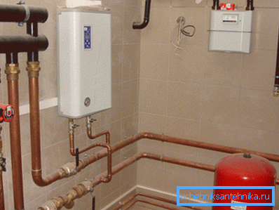 Při instalaci elektrického kotle věnujte pozornost dodržování vodorovného a svislého, jinak bude vytvářet velké množství měřítka Při instalaci elektrického kotle věnujte pozornost dodržování vodorovného a svislého, jinak bude vytvářet velké množství měřítka
